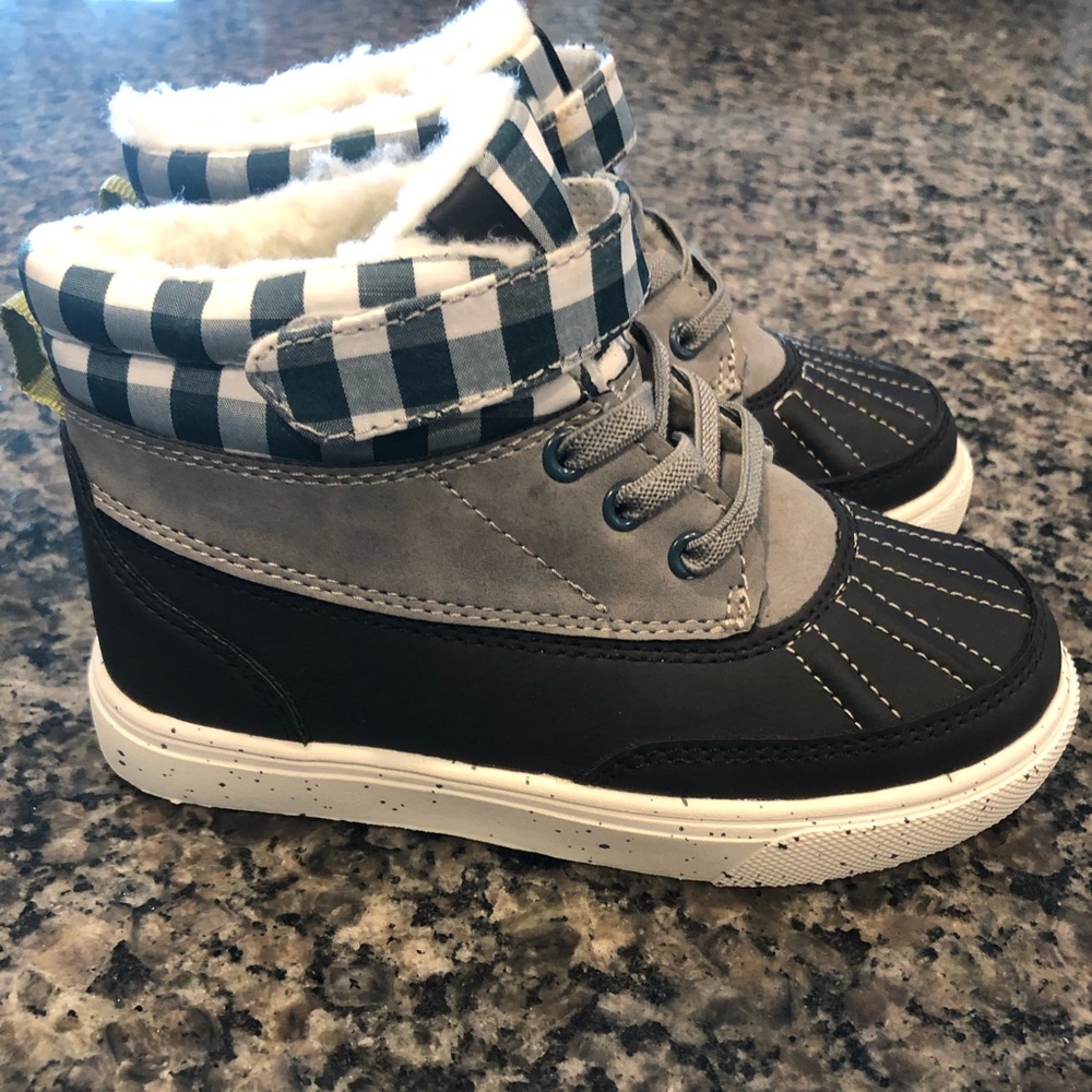 Brand new Cat & Jack boots. Never worn, size 10 toddler